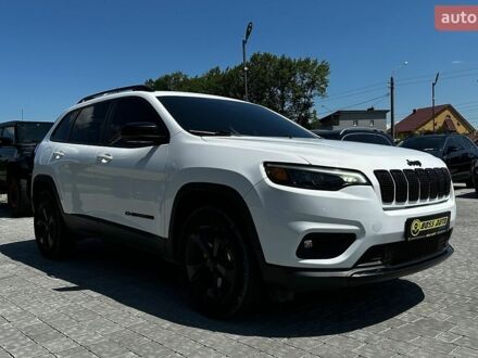 Білий Джип Cherokee, об'ємом двигуна 2 л та пробігом 141 тис. км за 17900 $, фото 1 на Automoto.ua