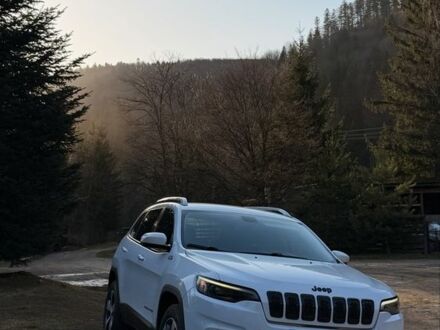 Белый Джип Чероки, объемом двигателя 3.2 л и пробегом 113 тыс. км за 19700 $, фото 1 на Automoto.ua