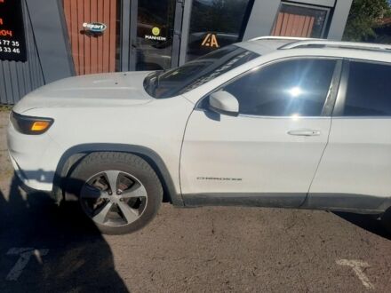Білий Джип Cherokee, об'ємом двигуна 0.24 л та пробігом 137 тис. км за 18300 $, фото 1 на Automoto.ua