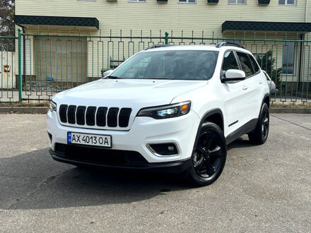 Белый Джип Чероки, объемом двигателя 3.2 л и пробегом 64 тыс. км за 19000 $, фото 1 на Automoto.ua