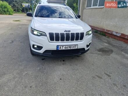 Белый Джип Чероки, объемом двигателя 2 л и пробегом 143 тыс. км за 16500 $, фото 1 на Automoto.ua