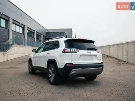 Белый Джип Чероки, объемом двигателя 2.36 л и пробегом 111 тыс. км за 15000 $, фото 1 на Automoto.ua