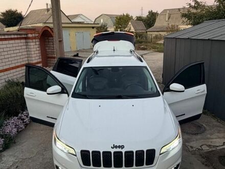 Білий Джип Cherokee, об'ємом двигуна 2.36 л та пробігом 97 тис. км за 19000 $, фото 1 на Automoto.ua
