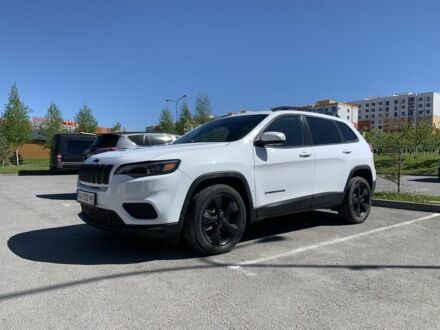 Білий Джип Cherokee, об'ємом двигуна 2.4 л та пробігом 31 тис. км за 19500 $, фото 1 на Automoto.ua