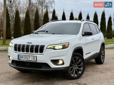 Білий Джип Cherokee, об'ємом двигуна 3.2 л та пробігом 50 тис. км за 22500 $, фото 1 на Automoto.ua