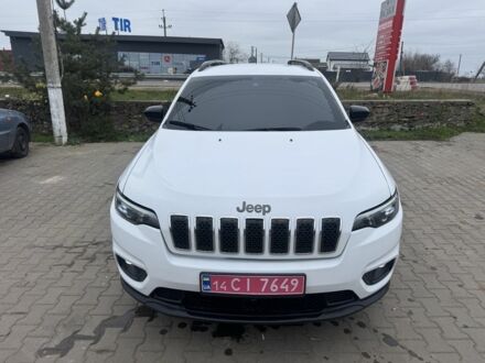 Белый Джип Чероки, объемом двигателя 3.2 л и пробегом 75 тыс. км за 26000 $, фото 1 на Automoto.ua