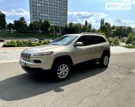 Бежевий Джип Cherokee, об'ємом двигуна 3.2 л та пробігом 139 тис. км за 12800 $, фото 4 на Automoto.ua