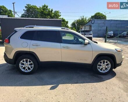 Бежевий Джип Cherokee, об'ємом двигуна 2.36 л та пробігом 95 тис. км за 14900 $, фото 2 на Automoto.ua