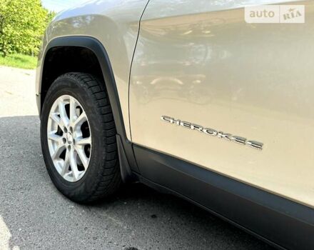 Бежевий Джип Cherokee, об'ємом двигуна 3.2 л та пробігом 139 тис. км за 12800 $, фото 6 на Automoto.ua