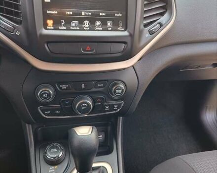 Бежевий Джип Cherokee, об'ємом двигуна 2.36 л та пробігом 95 тис. км за 14900 $, фото 10 на Automoto.ua