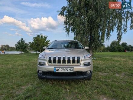 Джип Чероки 2014 в Черкассах на Automoto.ua Бежевый Джип Чероки, объемом двигателя 2.36 л и пробегом 186 тыс. км за 12700 $, фото 1 на Automoto.ua