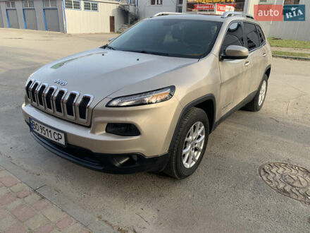Джип Чероки 2015 в Тернополе на Automoto.ua Бежевый Джип Чероки, объемом двигателя 3.24 л и пробегом 140 тыс. км за 14000 $, фото 1 на Automoto.ua