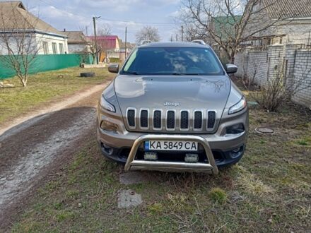 Джип Cherokee 2016 у Києві на Automoto.ua Бежевий Джип Cherokee, об'ємом двигуна 2.4 л та пробігом 119 тис. км за 14000 $, фото 1 на Automoto.ua