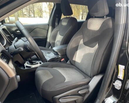 Джип Чероки 2017 в Одессе на Automoto.ua Черный Джип Чероки, объемом двигателя 0 л и пробегом 97 тыс. км за 14999 $, фото 13 на Automoto.ua