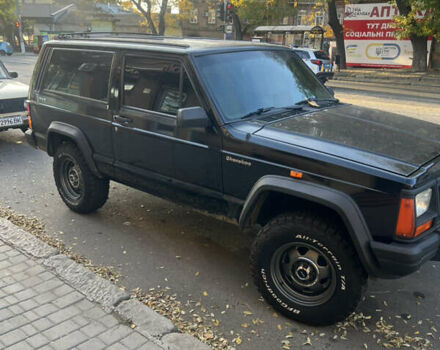 Черный Джип Чероки, объемом двигателя 2.1 л и пробегом 100 тыс. км за 12000 $, фото 3 на Automoto.ua