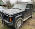 Чорний Джип Cherokee, об'ємом двигуна 4 л та пробігом 350 тис. км за 3800 $, фото 2 на Automoto.ua
