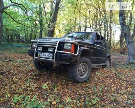 Чорний Джип Cherokee, об'ємом двигуна 4 л та пробігом 322 тис. км за 5800 $, фото 2 на Automoto.ua