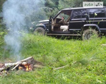 Чорний Джип Cherokee, об'ємом двигуна 4 л та пробігом 322 тис. км за 5800 $, фото 3 на Automoto.ua