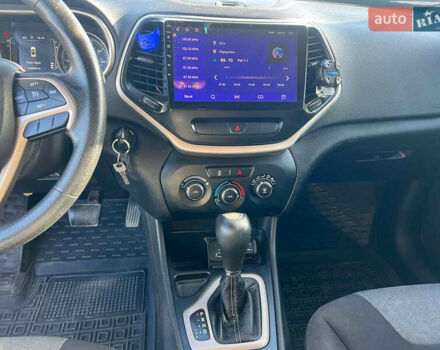 Чорний Джип Cherokee, об'ємом двигуна 2.4 л та пробігом 205 тис. км за 11190 $, фото 19 на Automoto.ua