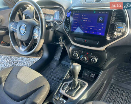 Чорний Джип Cherokee, об'ємом двигуна 2.4 л та пробігом 205 тис. км за 11190 $, фото 34 на Automoto.ua