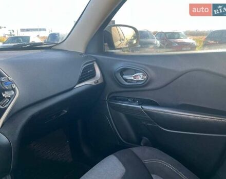 Чорний Джип Cherokee, об'ємом двигуна 2.4 л та пробігом 205 тис. км за 11190 $, фото 23 на Automoto.ua