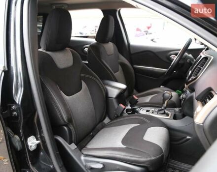 Джип Cherokee 2014 у Києві на Automoto.ua Чорний Джип Cherokee, об'ємом двигуна 2.36 л та пробігом 144 тис. км за 12900 $, фото 9 на Automoto.ua