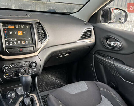 Черный Джип Чероки, объемом двигателя 2.4 л и пробегом 145 тыс. км за 12900 $, фото 15 на Automoto.ua