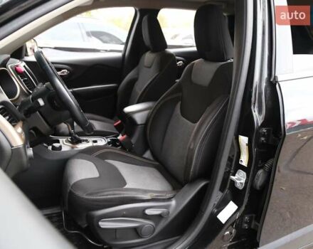 Джип Cherokee 2014 у Києві на Automoto.ua Чорний Джип Cherokee, об'ємом двигуна 2.36 л та пробігом 144 тис. км за 12900 $, фото 6 на Automoto.ua