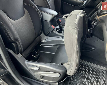 Черный Джип Чероки, объемом двигателя 2.4 л и пробегом 145 тыс. км за 12900 $, фото 12 на Automoto.ua