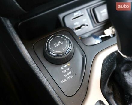 Джип Cherokee 2014 у Києві на Automoto.ua Чорний Джип Cherokee, об'ємом двигуна 2.36 л та пробігом 144 тис. км за 12900 $, фото 18 на Automoto.ua