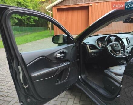 Чорний Джип Cherokee, об'ємом двигуна 3.24 л та пробігом 189 тис. км за 14500 $, фото 10 на Automoto.ua