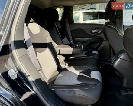 Чорний Джип Cherokee, об'ємом двигуна 2.36 л та пробігом 189 тис. км за 13900 $, фото 8 на Automoto.ua