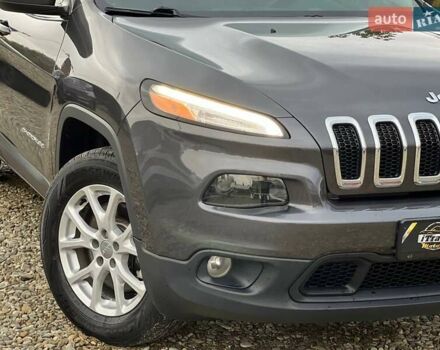 Чорний Джип Cherokee, об'ємом двигуна 2.36 л та пробігом 139 тис. км за 11990 $, фото 7 на Automoto.ua