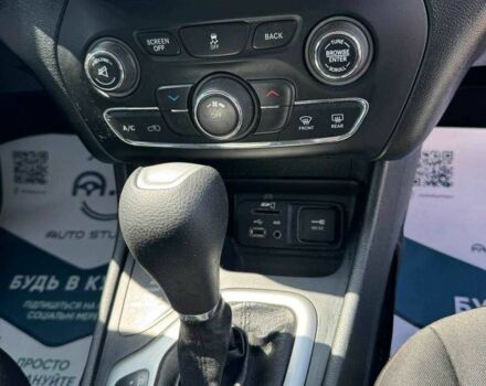 Джип Чероки 2014 в Кривом Роге на Automoto.ua Черный Джип Чероки, объемом двигателя 2.4 л и пробегом 183 тыс. км за 11600 $, фото 7 на Automoto.ua