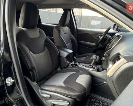 Черный Джип Чероки, объемом двигателя 2.4 л и пробегом 145 тыс. км за 12900 $, фото 11 на Automoto.ua