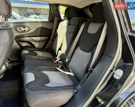 Чорний Джип Cherokee, об'ємом двигуна 2.36 л та пробігом 189 тис. км за 13900 $, фото 7 на Automoto.ua