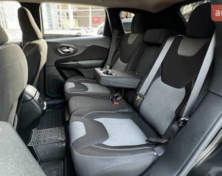 Черный Джип Чероки, объемом двигателя 2.4 л и пробегом 145 тыс. км за 12900 $, фото 9 на Automoto.ua