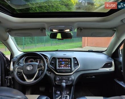 Чорний Джип Cherokee, об'ємом двигуна 3.24 л та пробігом 189 тис. км за 14500 $, фото 12 на Automoto.ua