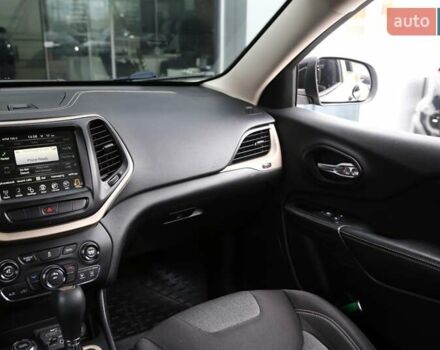 Джип Cherokee 2014 у Києві на Automoto.ua Чорний Джип Cherokee, об'ємом двигуна 2.36 л та пробігом 144 тис. км за 12900 $, фото 12 на Automoto.ua