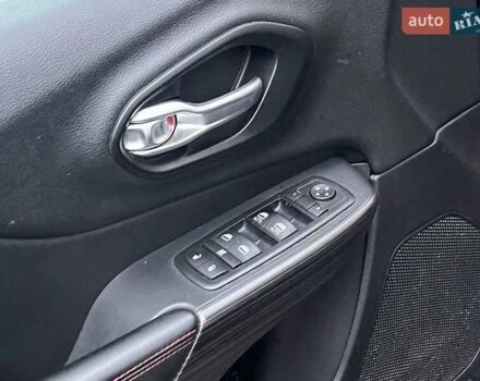 Черный Джип Чероки, объемом двигателя 3.2 л и пробегом 221 тыс. км за 14990 $, фото 15 на Automoto.ua