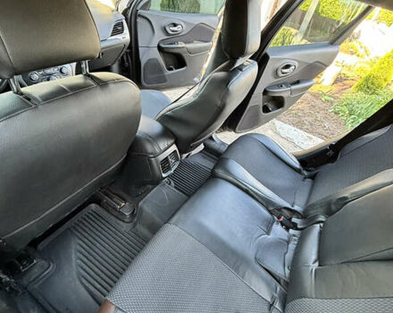 Чорний Джип Cherokee, об'ємом двигуна 2.36 л та пробігом 161 тис. км за 16000 $, фото 23 на Automoto.ua