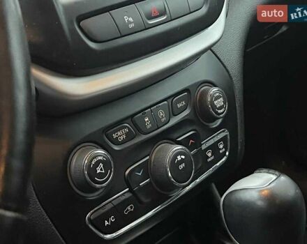 Черный Джип Чероки, объемом двигателя 3.2 л и пробегом 221 тыс. км за 14990 $, фото 20 на Automoto.ua