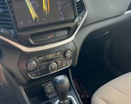 Черный Джип Чероки, объемом двигателя 2.4 л и пробегом 198 тыс. км за 13200 $, фото 3 на Automoto.ua