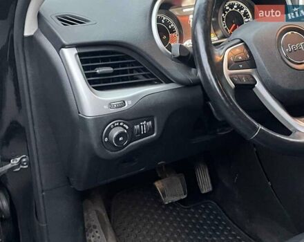 Черный Джип Чероки, объемом двигателя 3.2 л и пробегом 221 тыс. км за 14990 $, фото 17 на Automoto.ua