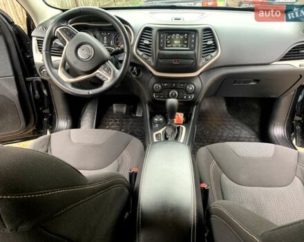 Черный Джип Чероки, объемом двигателя 2.4 л и пробегом 130 тыс. км за 15000 $, фото 8 на Automoto.ua