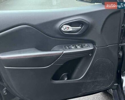 Черный Джип Чероки, объемом двигателя 3.2 л и пробегом 221 тыс. км за 14990 $, фото 14 на Automoto.ua