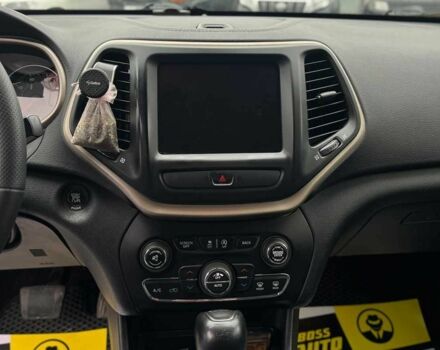 Черный Джип Чероки, объемом двигателя 3.2 л и пробегом 243 тыс. км за 12900 $, фото 12 на Automoto.ua