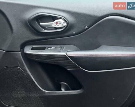 Черный Джип Чероки, объемом двигателя 3.2 л и пробегом 221 тыс. км за 14990 $, фото 29 на Automoto.ua