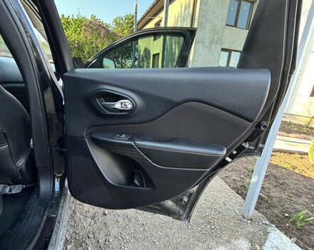 Чорний Джип Cherokee, об'ємом двигуна 2.36 л та пробігом 161 тис. км за 16000 $, фото 18 на Automoto.ua