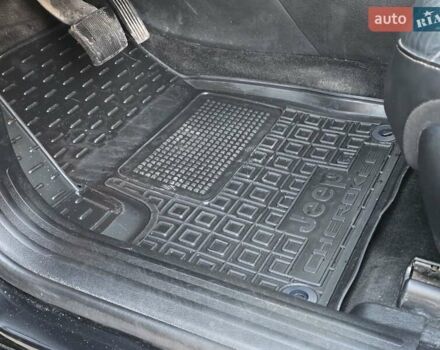 Черный Джип Чероки, объемом двигателя 2.36 л и пробегом 240 тыс. км за 12700 $, фото 43 на Automoto.ua